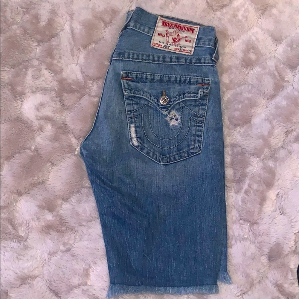 Men’s True Religion Frayed denim shorts